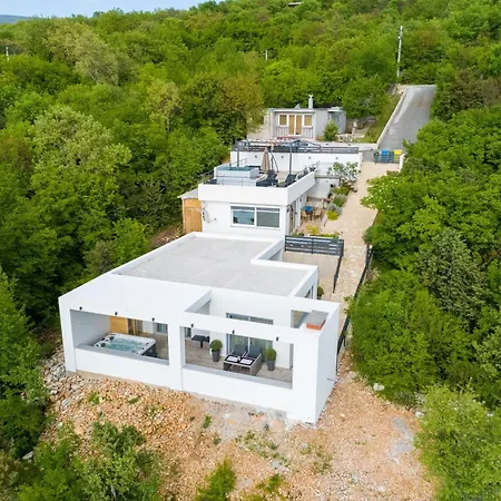 House Lynn *